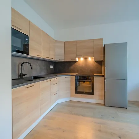 Premium Woodsy With Parking Garage By Rentez *