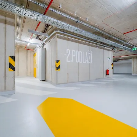 Premium Woodsy With Parking Garage By Rentez * Praga