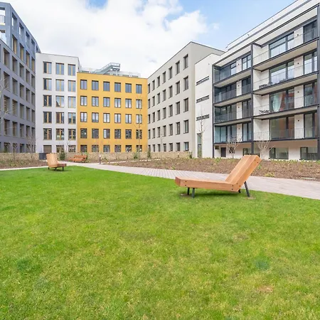 Premium Woodsy With Parking Garage By Rentez Apartment Prague