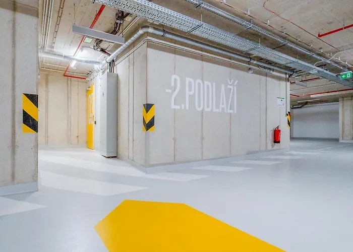 Premium Woodsy With Parking Garage By Rentez * Praga