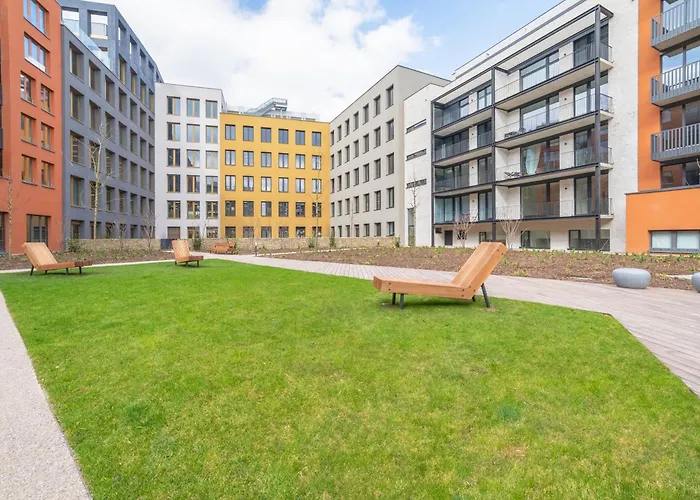 Premium Woodsy With Parking Garage By Rentez Apartament Praga