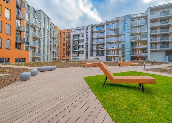 Premium Woodsy With Parking Garage By Rentez *