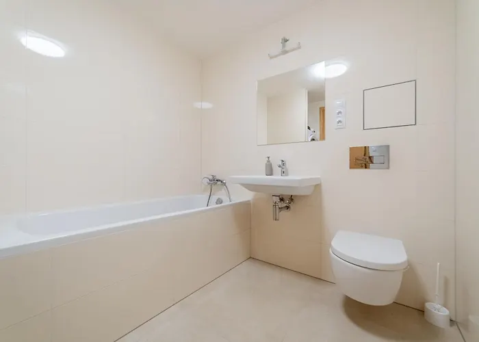 Premium Woodsy With Parking Garage By Rentez